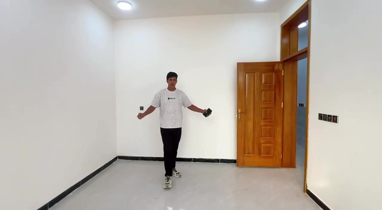 🚨 إعلان بيع دار - تم تخفيض السعر لظرف خاص! 🚨
دار حديثة للبيع
🏡 مواصفات البناء والتصميم:
 المساحة: 100متر .
 نوع العقار: طابو زراعي (سند 25).
 طبيعة البناء: بناء حديث ممتاز (طابوق وكونكريت) وفق تصميم هندسي متقن..
📦 التقسيم الداخلي والمرافق:
غرفه نوم.
 استقبال واسع.
 صالة (كلدور).
 مطبخ.
 صحيات (داخلية وخارجية)..
📍 الموقع والخدمات:
 العنوان: الحلة - بكرلي 2 (الطريق من مخبز ليمونة، بالقرب من المضيف).
 الشارع: بعرض 8متر  (تبليط).
 الخدمات: المنطقة مخدومة بالكامل بكافة البنى التحتية والخدمات الأساسية.
💰 السعر :75  مليون دينار عراقي
 (بسبب ظرف خاص).
ويرهم مقدمه 60 مليون وباقيات قسط شهري
📞 للاستفسار والتواصل المباشر:
 آسيا سيل: ***********
 زين العراق: ***********
