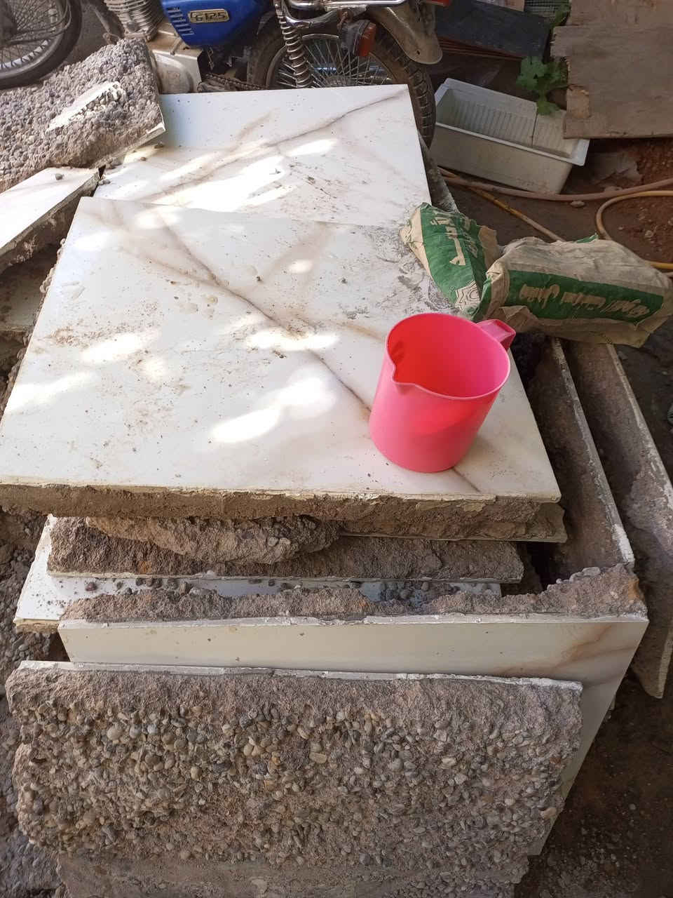 السلام عليكم اخوان سيراميك يفيد المواكب بس المونه ويا مجاني منو محتاجه يتصل على الرقم *********** ما متواجد عل فيس
