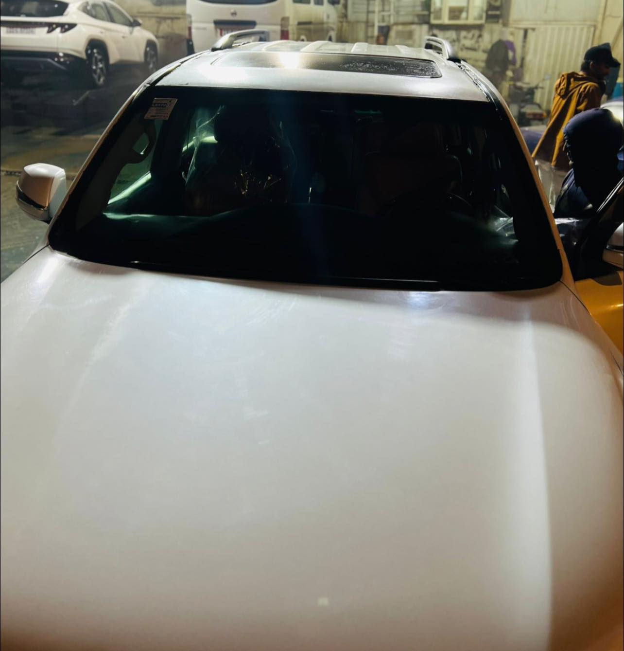 السلام عليكم لكزز للبيع موديل 2012 فول موصفات سياره مصبوغه عام رقم بغداد بسمي العنوان بغداد الحبيبيه السعر 280 ورقه وبيها مجال ***********
