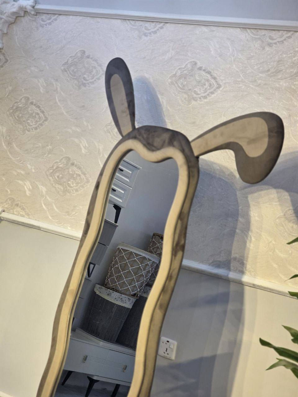 🐰 مرايا عامودي – شكل أرنب
تصميم ناعم ولطيف يضيف جمال وأناقة لأي مكان 🪞
تنفع لغرف النوم، الأطفال أو حتى المداخل 👌
✔️ شكل عصري
✔️ خفيفة وسهلة التعليق
✔️ ديكور راقي ومميز


**إذا كنت صاحب هذا الإعلان وتريد حذفه لأي سبب، رجاءا أرسل رسالة إلى الدعم الفني**