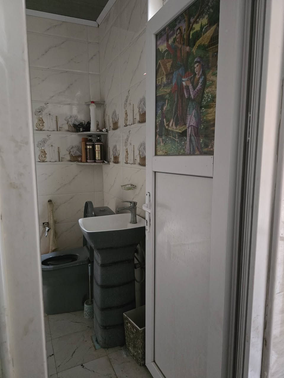 السلام عليكم دار لبيع المساحه ١٠٠ متر سنه ٢٥ طابو زراعي
السعر 75 
ابو خستاوي شارع الصناعي او تدخل من شارع سيد علي
يحتوي على غرفه نوم 5☆4
مطبخ 3*5
صحيات داخل وخارج 
منور خلف الدار 
استقبال 5*6
هول 
بناء حديث خريطه حلوه 
خدمات متوفره لاستفسار لاتصال ***********
