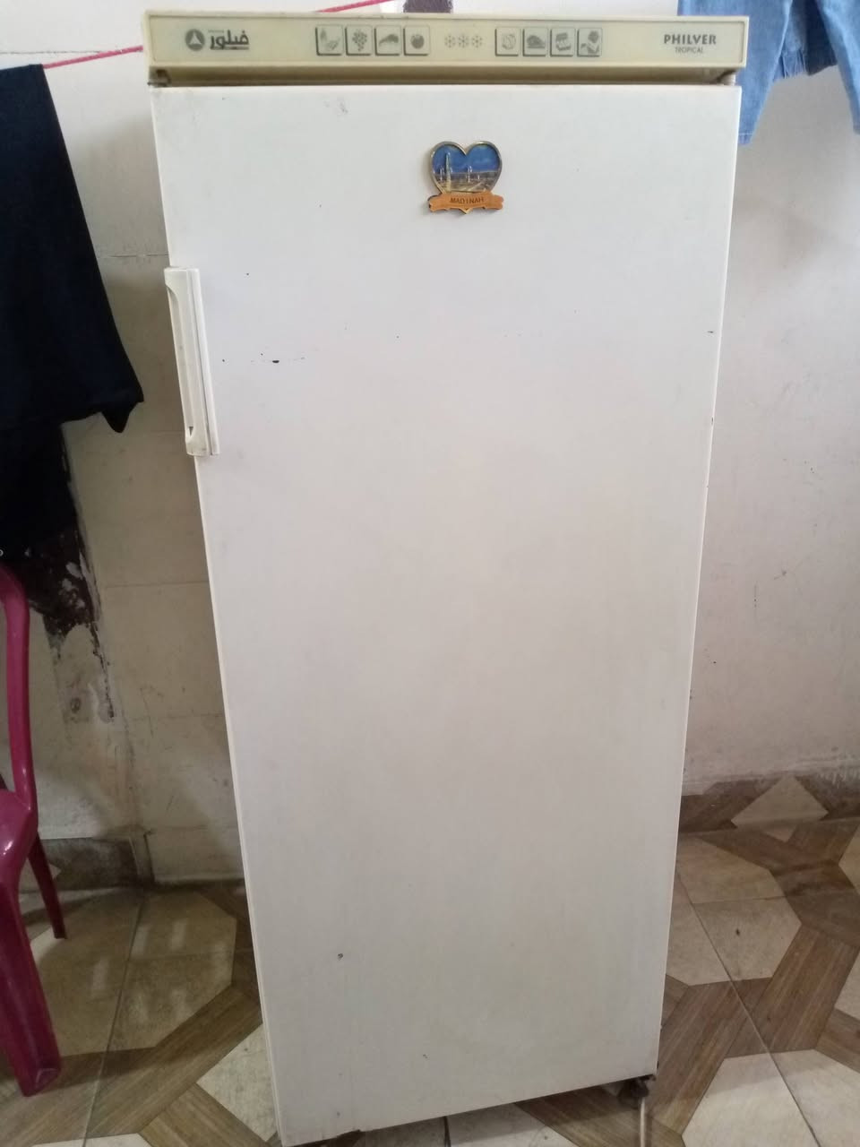 ثلاجه حجم كبير نضافه 80 شرط ثلج ما محتاجهه للبيع  180 وبيهه مجال  استفسار اتصال او واتساب 
***********
