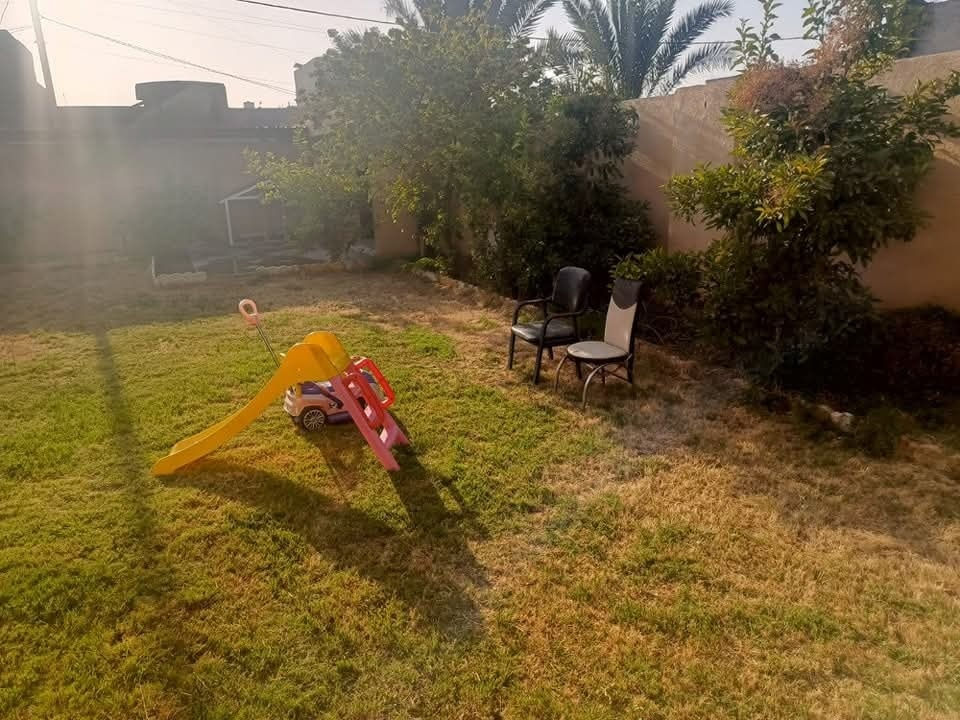 سلام عليكم
مشتمل + قطعه للبيع
الموقع صلاح الدين قضاء بلد حي الأمير خلف حيدر كوزر
تفاصيل المشتمل
جنس عقار طابو زراعي سند ٢٥
المساحه الكلي ٤١٨ متر
يحتوي على
كراج كبير
حديقه كبيره
صاله كبيره
مطبخ حار وبارد 
غرفه نوم
صحيات داخليه وخارجيه 
للاستفسار الاتصال على الأرقام التاليه
***********
***********
او مراجعة مكتب التمار للعقار الواقع شارع المحطه محلات الحاج عدنان
