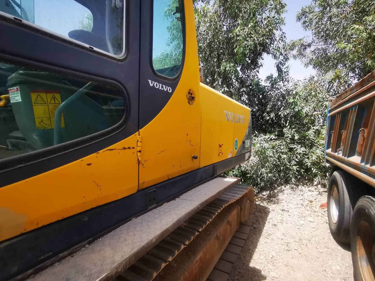 موديل 2001 
حجم 240 
به م و نوزل
هه مي شه رت 
موبايل *********** بغداد, العراق
