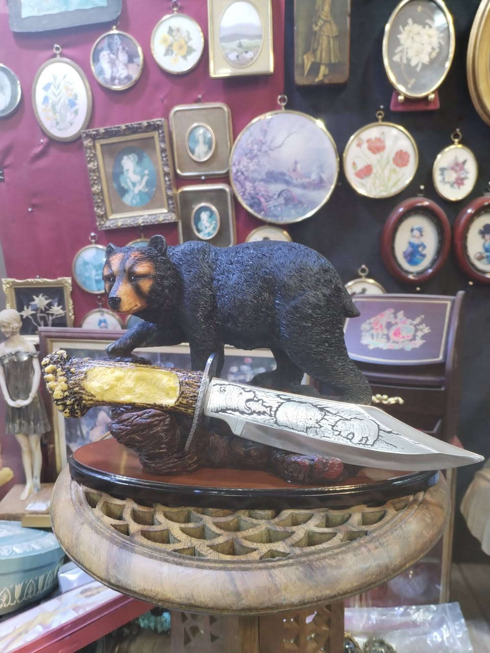 حامل نصل على شكل دب عملاق من مادة البولي ريزن
تحفة فنية رائعة تتميز بشفرة من الفولاذ المقاوم للصدأ
ونقوش دقيقة ومزخرفة بشكل حرفي على الشفرة والمقبض التفاصيل بالفيديو والصور 🌹🌹


**إذا كنت صاحب هذا الإعلان وتريد حذفه لأي سبب، رجاءا أرسل رسالة إلى الدعم الفني**