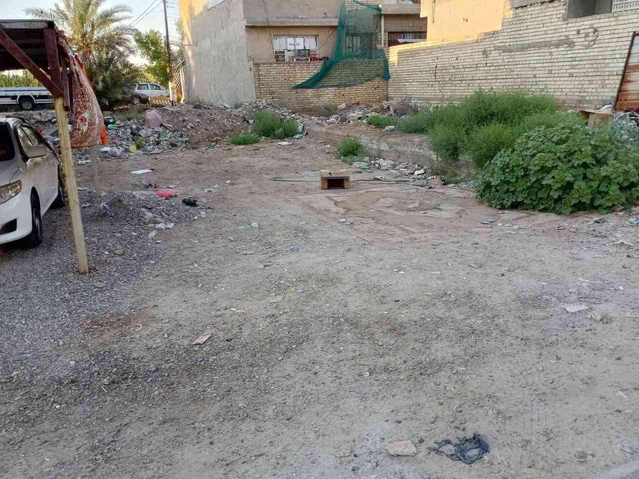 السلام عليكم 
لدينا قطعة أرض في منطقة السريدات زراعي مساحة ١٠٠ ونزال ٢٠ والواجهة ٥
الرقم 
***********
