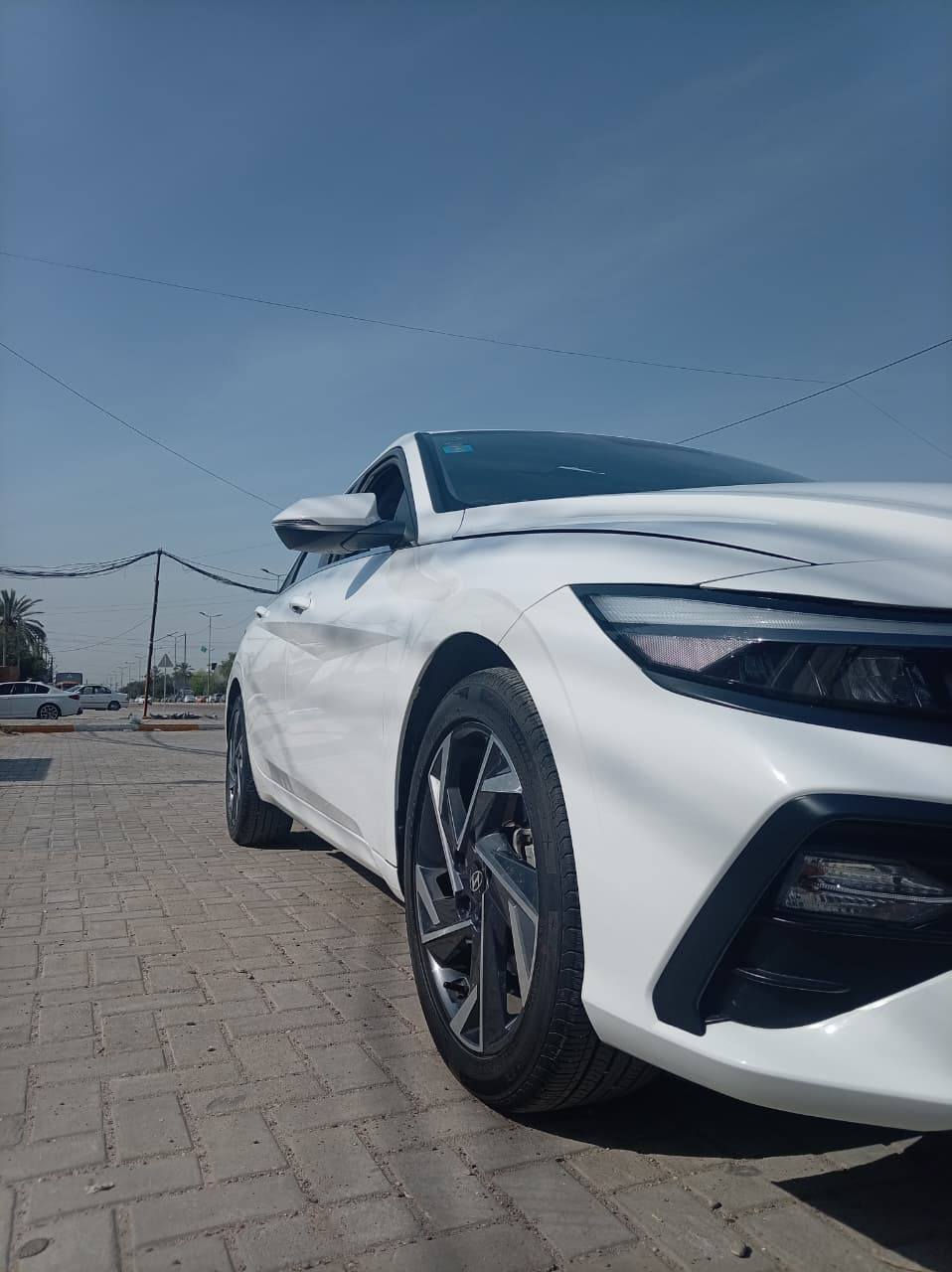 السلام عليكم Hyundai Elantra. 2025{تجميع صيني }..للبيع السياره كلش نضيفة والسياره كلش جديده شخط مابية السياره حلوه أحلى من الصوره ماشية 13 ألف كيلو بعده جديده
المواصفات. 
فتحة سقف
بصمه
بصمة أبواب
شاشة ديجتل
اشاير بل مري
هند بريك بصمه
أوتو هولد 
حساس لايت
حساسات امامية خلفيه
كير طيارة أبو الشاشة
نضام ترحيب 
مري شقياد
4انضمه قياده
تحكمات ستيرن 
كشنات كهرباء
تبريد قطعتين
شاشه كبيره 
يعني السياره فول مواصفات فول الفول 
السياره تعال وشوفه كلش نضيفه وحلوه 
السعر 145 وبية مجال.. وشرط افحص إذا موو نفس الحجي ينزل من سعره
***********
السياره بغداد
