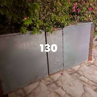رفوف للبيع وميز عدد الرفوف 5 كل رف 6 خانات والميز طول 2متر وعرض 60 بيه...
