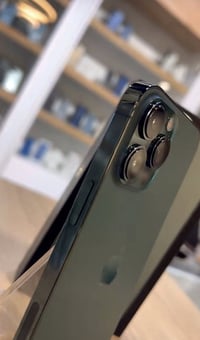 ايفون 13 برو ماكس للبيع بالون المميز (زيتوني)💚 بنضافة 100% الجهاز نضيف...