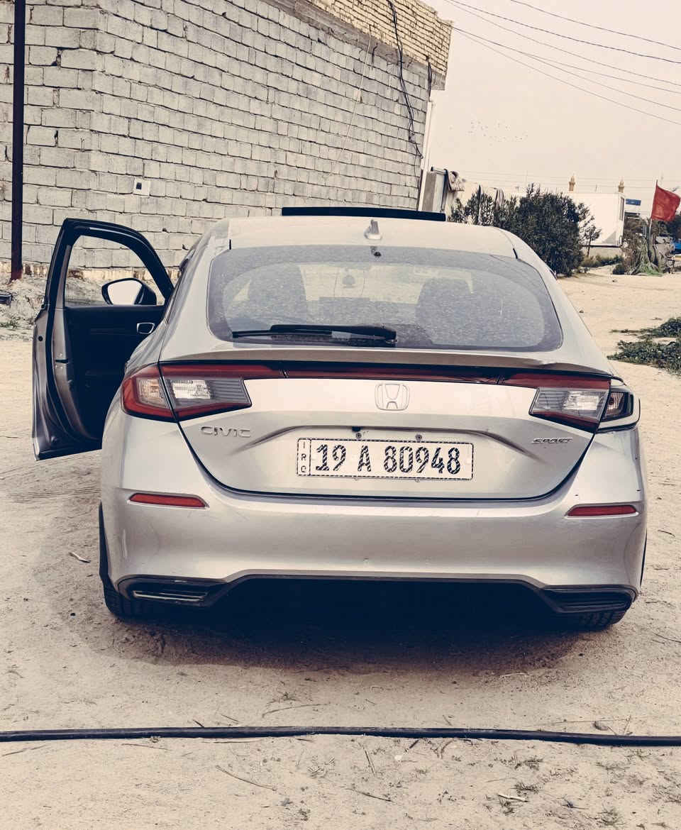 السلام عليكم لبيع سيفك 24 هاتشباك
محرك 2000 حادثه موضحه بصوره رقم كربلاء بسمي ماشيه 33 
السعر 150 وبيه مجال 
***********
