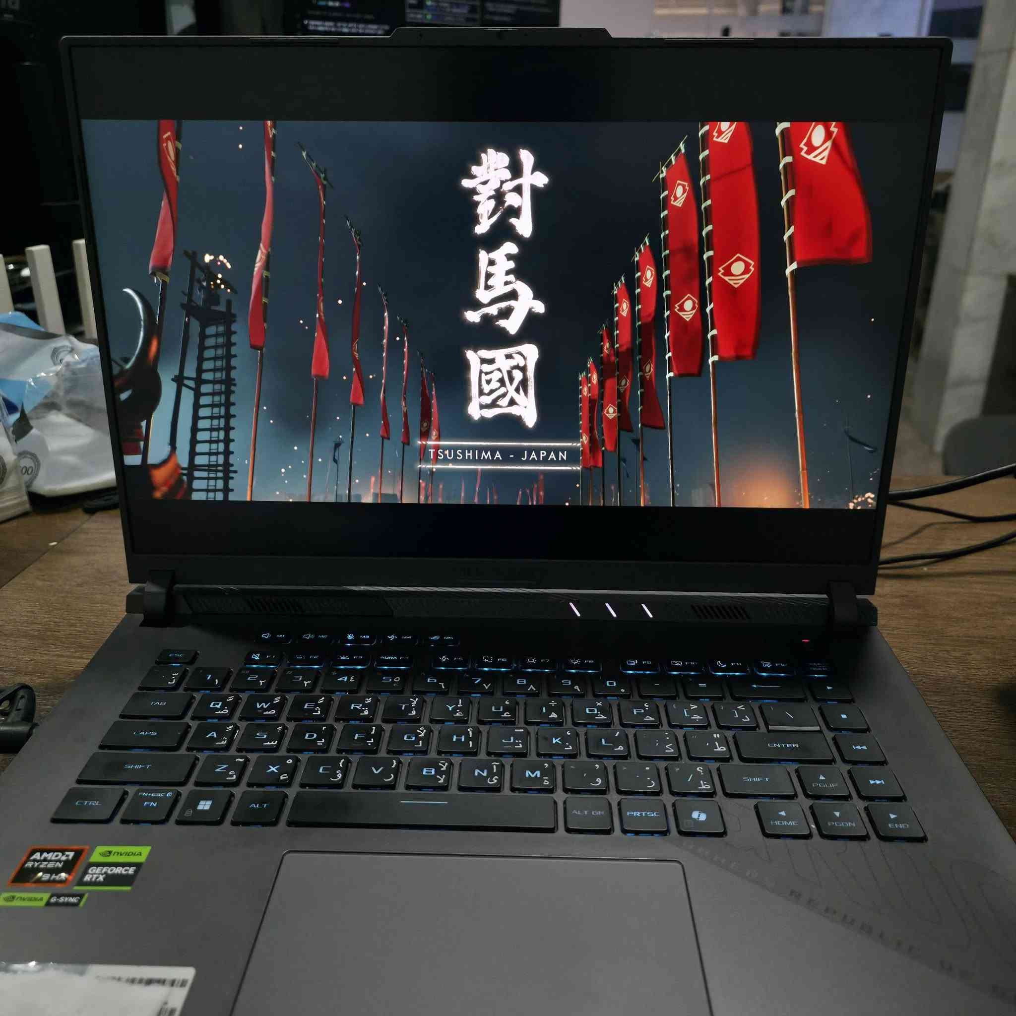 السلام عليكم ورحمة الله...
لابتوبي الشخصي للبيع
 ASUS ROG Strix G16 (2025) G614PR RTX 5070 Ti 12GB  Ryzen 9 8940HX  32GB DDR5  1TB SSD  1920x1200
مواصفاته هي:

المعالج:
AMD Ryzen 9 8940HX

كرت الشاشة:
NVIDIA GeForce RTX 5070 Ti — 12GB GDDR7
يشتغل بـ 140W كامل.

الرام:
32GB DDR5 بسرعة 5200MT/s

التخزين:
1TB SSD NVMe PCIe Gen4
يوجد سلوت M.2 إضافي فاضي للتوسعة

الشاشة:
16 إنش FHD+ (1920×1200) WUXGA، نسبة 16:10
معدل تحديث 165Hz، بانل IPS، زمن استجابة سريع

المنافذ والاتصال:
- HDMI 2.1
- 2× USB-C (يدعمان الشحن)
- 2× USB-A 3.2
- منفذ سماعة 3.5
- Wi-Fi 6E + Bluetooth
- كاميرا HD

اضافات:
- كيبورد RGB لكل مفتاح (per-key) مع أزرار ماكرو M1-M5
- نظام تبريد ROG Intelligent Cooling
- Windows 11 Pro مفعّل 

الحالة:
- نظيف جدًا، مابيه اي خدش
- باقي شهرين بالضمان من شركة الاماني في كربلاء

الأداء:
اللابتوب شخصي واداءه مثالي جدًا بالالعاب والعمل الثقيل وخاصة بفضل تقنيات ال dlss الجديدة فبداخل الالعاب تحصل على فريمات عالية جدًا...

السعر: 3,500,000 دينار وبيه مجال ان شاء الله

اعتذر من عدكم توصيل ماعندي، مكاني كربلاء اذا تحب تجي وتشوفه على راحتك...

سبب البيع: اخذت تجميعة بكرت شاشة عالي لأن شغلي يعتمد على الذكاء الاصطناعي وال vram ضروري عندي...

اذا تحب تشتريه راسلني واتسآب على رقمي:
***********
