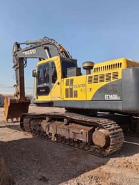 حفارة فالفو • ٣٦٠ • موديل ٢٠١٠