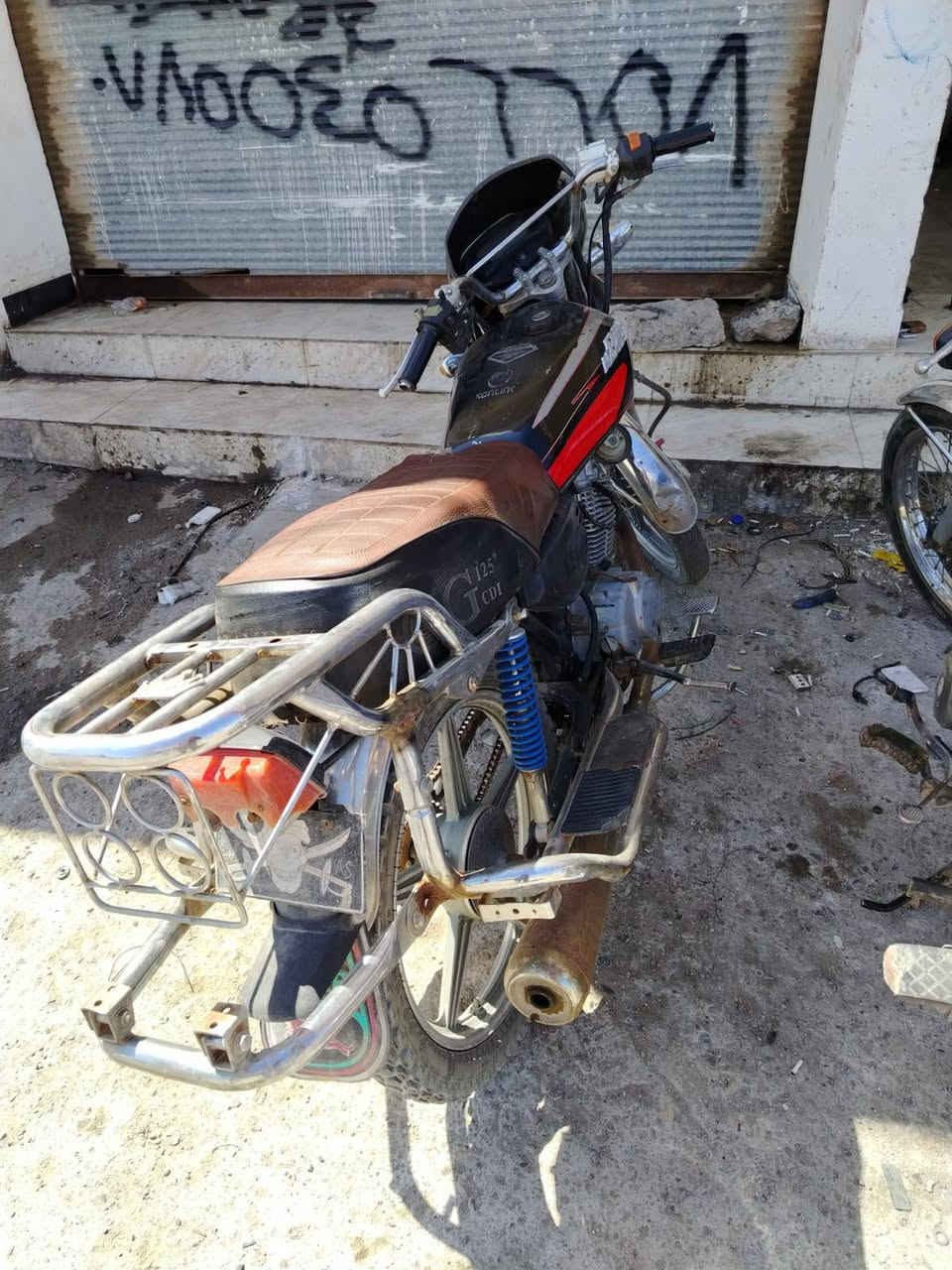 لبيع دراجه ايعيب مابيها سلف شقال 275وبي مجال***********
