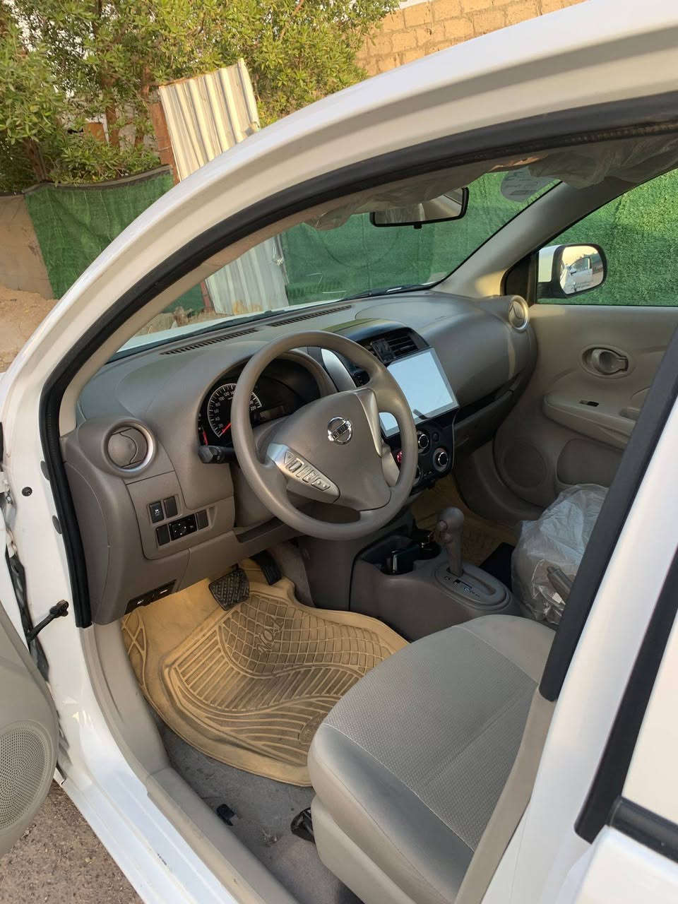 سلام عليكم نيسان صني هندي 2024
ماشية 17 الف 
شركة السور 
مكاني بغداد 
مبدل بيها باب ورة السائق وشوية تعديل يم قبق البنزين 
السعر 125 $ وبيهة مجال 
رقمي ***********
