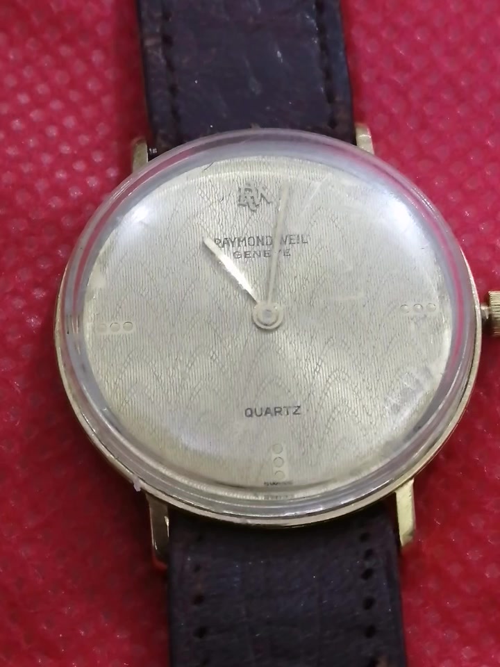 🌺🌺🌺🌺 
السلام عليكم ورحمة الله وبركاته ..
#اخوان #السعر 125 الف دينار ...👇👇
       🌹RAYMOND WEIL  GENEVE 🌹
👍رايموند ويل جنيف كوارتز سويسري اصلي ..
👍 المكينة سويسري اصلي بلادي معلم دگمة بلادي   #الجام مسبدل..
👍القطر  33.70  × 35.ونص موضح بالصور  ...
👍الساعة شغلها  مضبوط  ونظيفة حلوة ..
#السعر 125 الف دينار.. 
👍والتوفيق للجميع..


**إذا كنت صاحب هذا الإعلان وتريد حذفه لأي سبب، رجاءا أرسل رسالة إلى الدعم الفني**