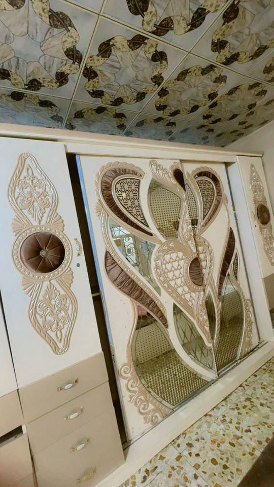 غرفه تركيه للبيع بيه اضرار بسيط قفلها300 الف  ***********
