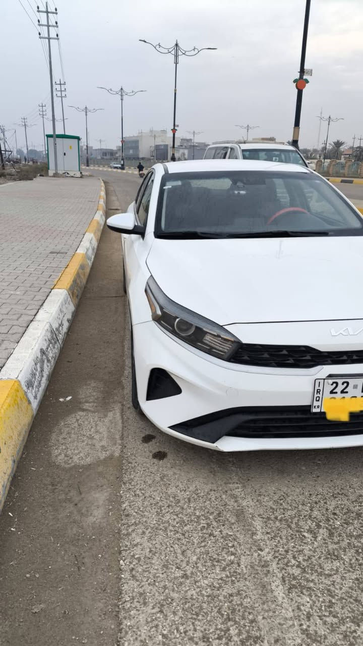 فورتي 22 نص فول رادار امامي ثلاث انظمه  قياده باسمي حادث موضح بالصور المكان بعقوبه التحرير للتواصل *********** السعر 148 ماشيه 112 كيلو متر
