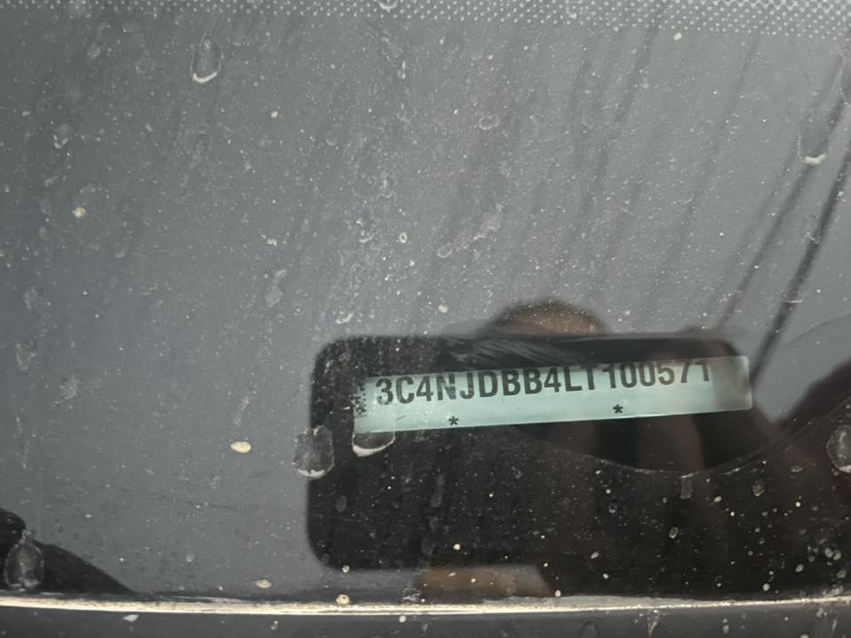 جيب كومباس موديل2020 حادثه موضح صور تبديل بند وجاملغ ضربته لايت ايسر بدون دواخل رايديترات نفسهن دعاميه الاماميه نفسه ولاشواصي بيه قطع صبغ اثر شخوط من امريكا وسلايت عمل ملغي بس شكل السعر 130$ وبيه مجال ترهم مراوس حسب القناعه او قسط اذا مقدمه زينه موجوده بغداد حي العامل ***********    ***********.  اذا قسط ينضاف 1500$ من سعر الكلي للسياره بعد الاتفاق
