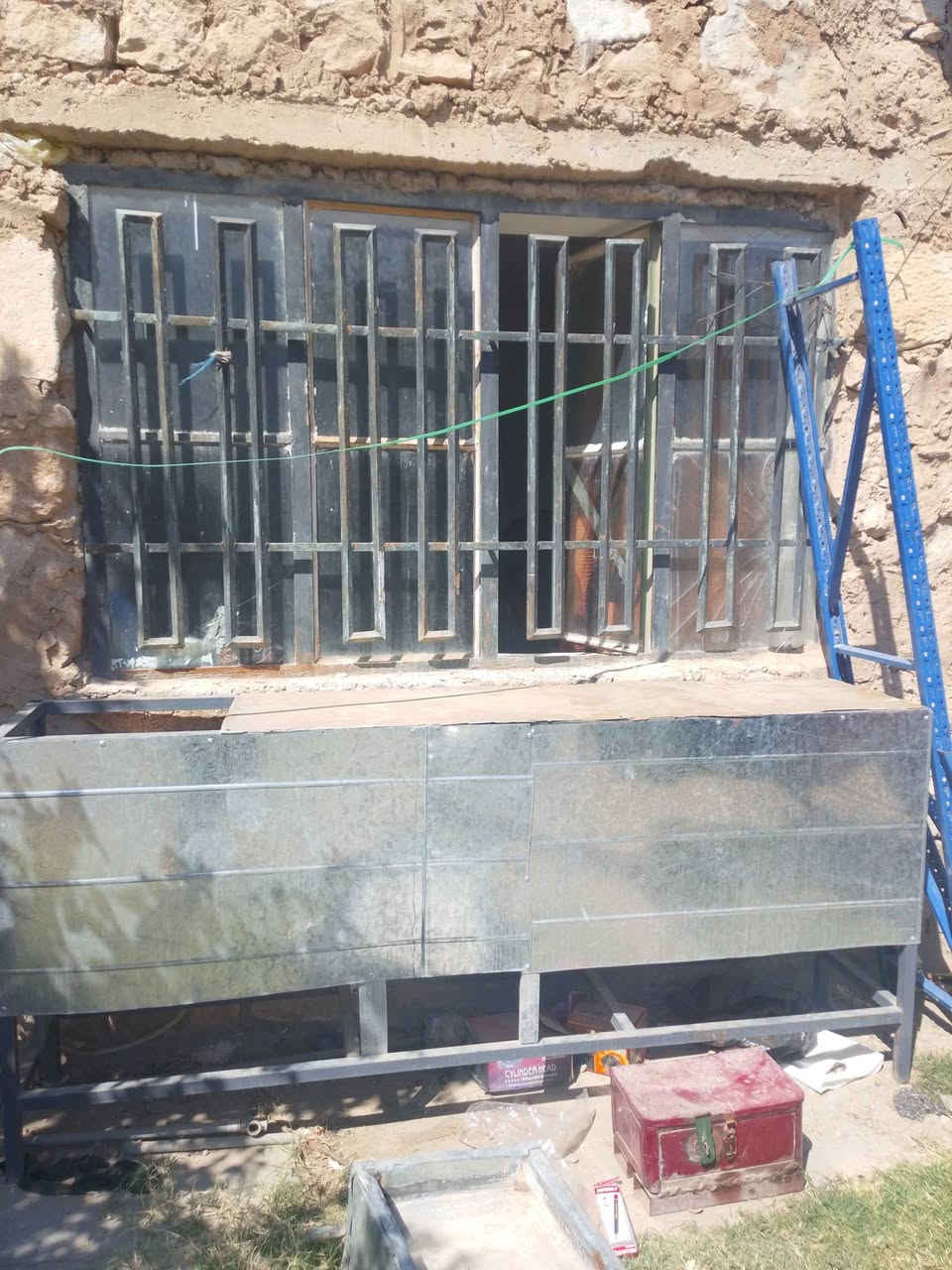 باب جام للبيع وميز حديد بي طباخ 200وبيها مجال مكاني الرمادي قرب مستشفى صدام أتصل مباشر على الرقم ***********
