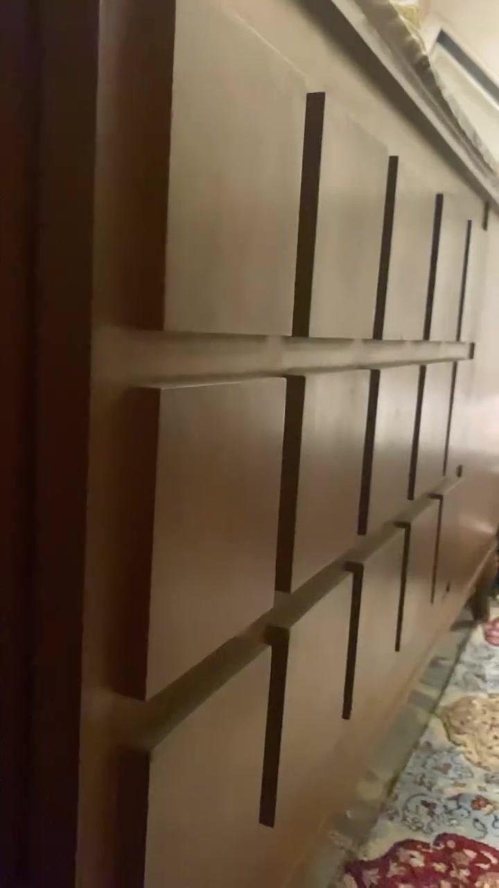 السلام عليكم بوفية للبيع 

داخل وخارج صاج نضيفة بيها 5 مجرات + بابين بيها رفين + باب سلايت من داخلها جام ورفين كبار 
مكاني بغداد الدوره 
واتساب ***********
