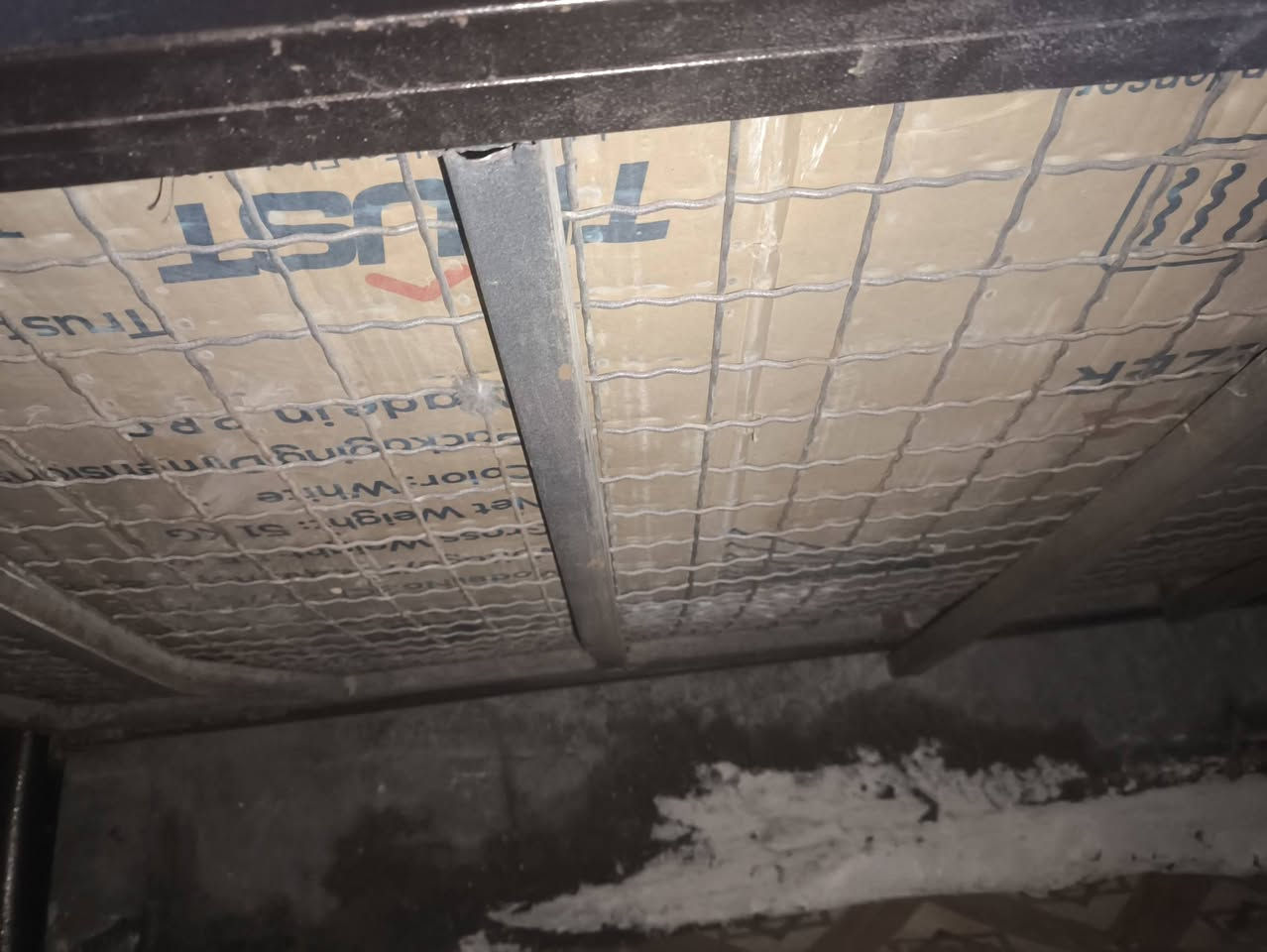 السلام عليكم ورحمه الله وبركاته 
 
جرباية نفر حديد نضيفة كلش بيها بس خسفة من جوة مثل ماموضح بالصورة بدون دوشك بس جرباية الموقع بغداد البلديات
قيم وبالعافية


**إذا كنت صاحب هذا الإعلان وتريد حذفه لأي سبب، رجاءا أرسل رسالة إلى الدعم الفني**