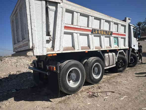 اكتروز للبيع موديل ٢٠٠٢ بموديله رقم إنكليزي بغداد كير قليج  مجموعه جيئف حجم ٤١/٤٣ شاصي بدون صبغ قماره مصبوغهً شركات جاهزه للعمل السعر ٤٩٠ وبيه مجال مكان بابل الاستفسار ***********
