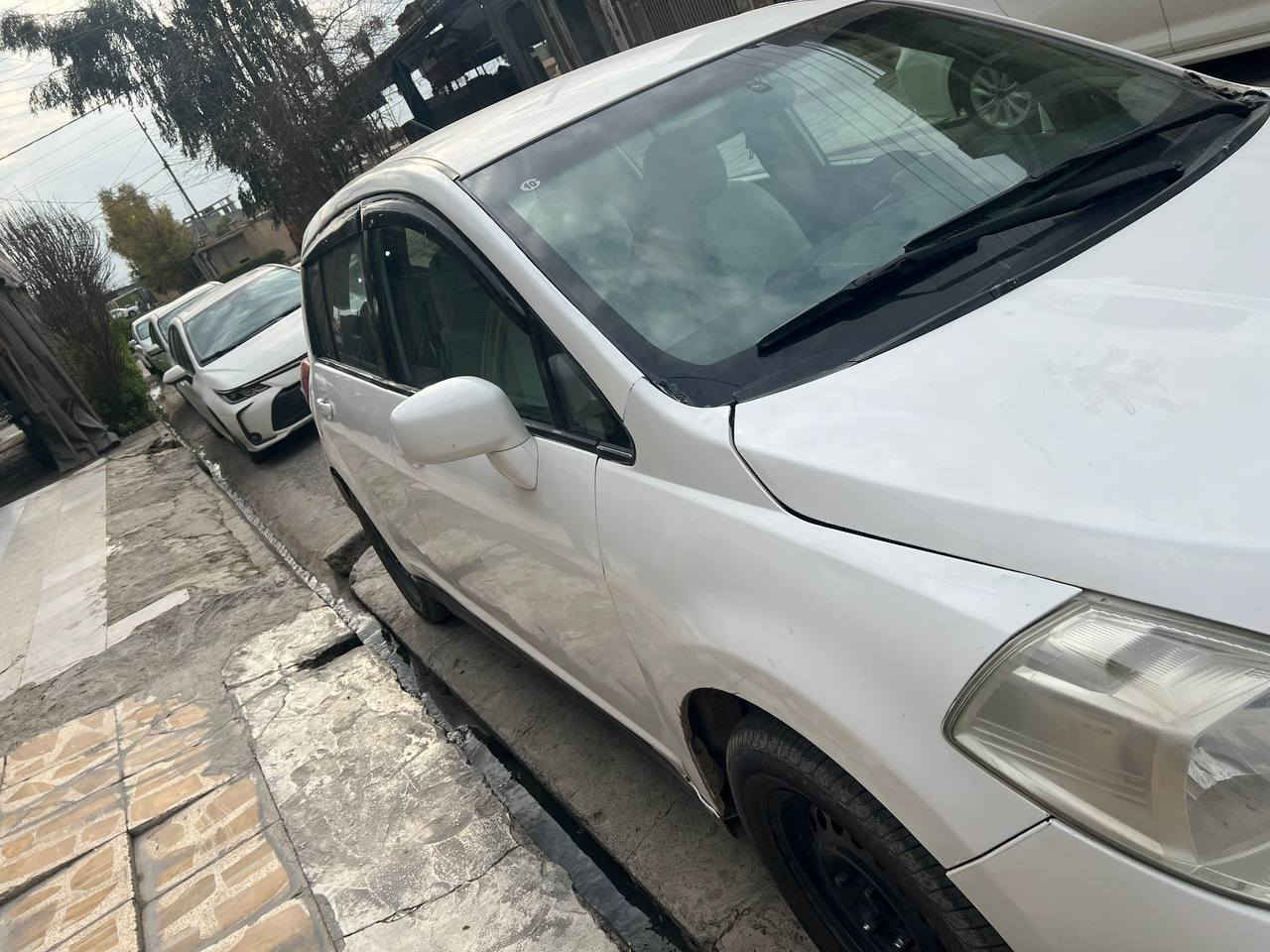 نيسان فيرسا ٢٠١٠ أمريكى
گير و مكينه تةقةو رةقة بةشرته بى كيشةيه
صبوغ عام چوار تايةى تازةيه
گير اتوماتيكه سعرى ٦٠$ وةرقه كةميك معامله
ژ م ***********
                                        ***********
                                        *********** أربيل, العراق
