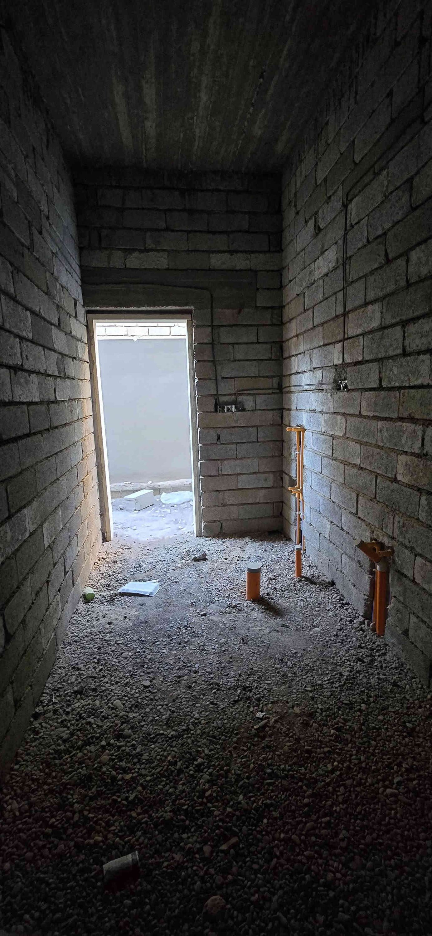 هيكل للبيع المساحه 500متر امأسس ماء وكهرباء ومجاري  ملبوخ من خارج محتاج بس شغل من داخل السعر 50مليون/////*********** العلم طريق الخزيفي
