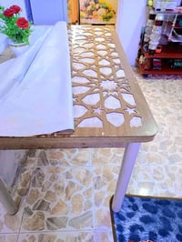 ميز طعام • بدون كراسي • كبير