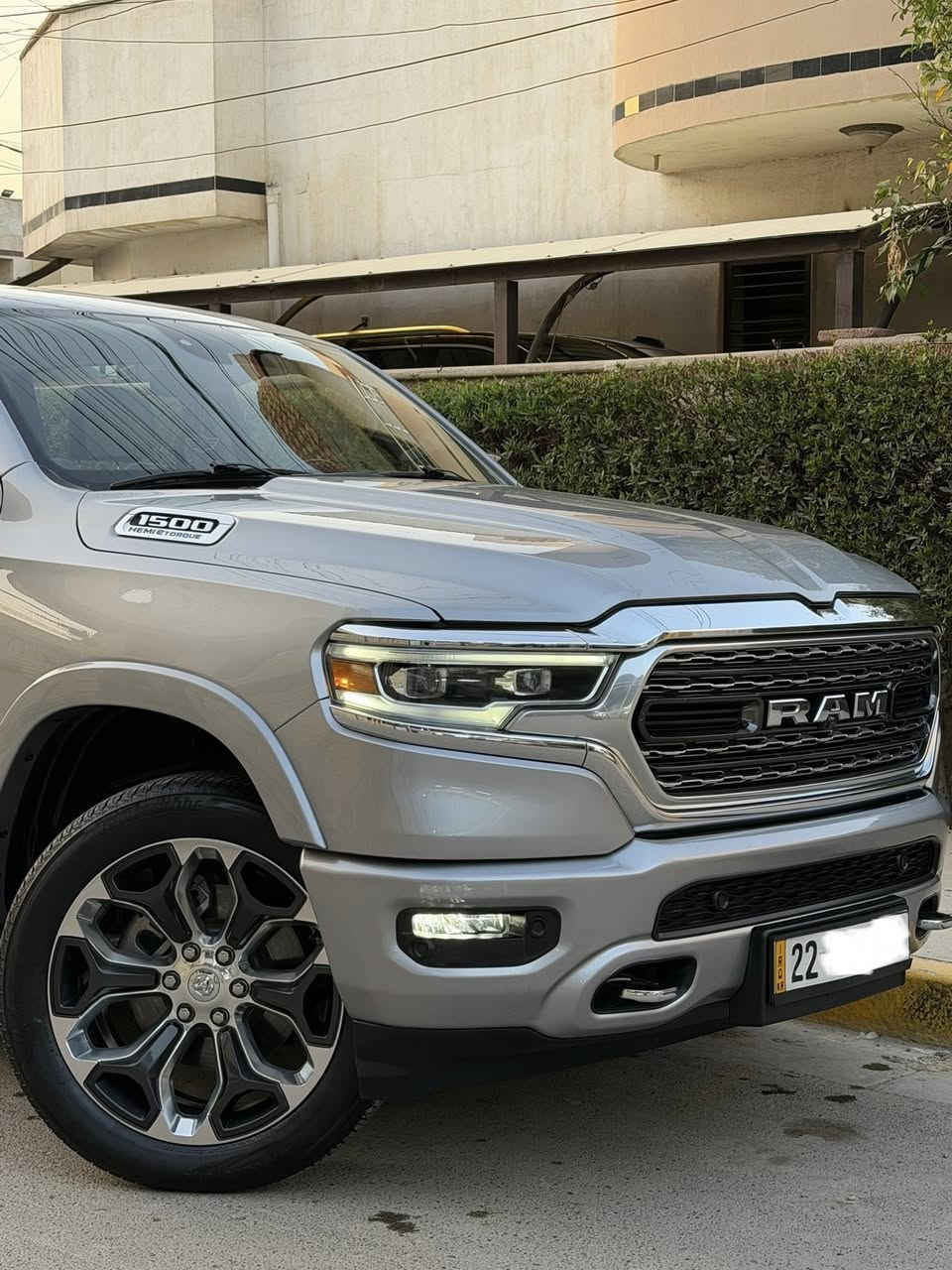 🌹🌹. السلام عليكم للبيع دوج رام 2022 لمتدد اعلى فئه موجوده خليجي  وكالة هارلم رقم اربيل بأسمي مكفولة كفاله عامه فول مواصفات 

دوج رام 1500 لمتد 
الموديل 2022 . (خليجي) . 
العداد :  35 الف 
المحرك : V8 5.7L .
بصمات 
المواصفات :
* دفع رباعي 4x4. فور ويل
* رادار تفاعلي مع مانع تصادم. 
* نقطة عمياء. 
* تحذير الخروج عن المسار.
* 5 كاميرات (360) درجة. 
* لوحة القیادة دیجیتال.
* استطفاف ذكي (اوتوپارك).
* دوسات جانبية كهربائية.
* المصابيح الأمامية زنون.
* كشافات الضباب زنون. 
* المصابيح الأمامية والمصابيح الخلفية LED. 
* دخول ذكي (بصمة). 
* تشغيل عن بعد.
* مقاعد من الجلد الفاخر. 
* المقاعد كهربائية مع ميموري.
* المقاعد الأمامية تبريد وتدفئة. 
* المقاعد الخلفية تبريد وتدفئة. 
*الستيرن تدفئه 
* شاشة كبيرة 12 أنچ.
* نظام ملاحة نفكيشن GPS.
* حساسات امامية وخلفية.
* سقف بانوراما.
* مانع تصادم خلفي. 
* مكيف خلفي.
*محدد سرعة.
* ويل كروم قياس 22 انج.
* مرايا كهربائية جانبية من الكروم قابلة للطي كهربائيا.
* شاحن موبايل لاسلكي (واير ليس).
* الشباك الخلفي كهربائي. 
* المرايا الجانبية تدفئة. 
* باب الصندوق كهربائي.
* غطاء من الجلد للصندوق الخلفي .
*رام بوكس (صناديق تخزين جانبيه)
* امكانية تعديل ارتفاع دواسات البنزين والبريك.
* هاند بريك كهربائي.
* جوبلسات جگات تصعد وتنزل 
* حساسات امامية. 
* حساسات خلفية. 
* مرايا مع خاصية التعتيم الذاتي. 
* مساحات تخزين إضافية 
للاتصال         ( *********** )

مكان السياره بغداد الاعظميه
