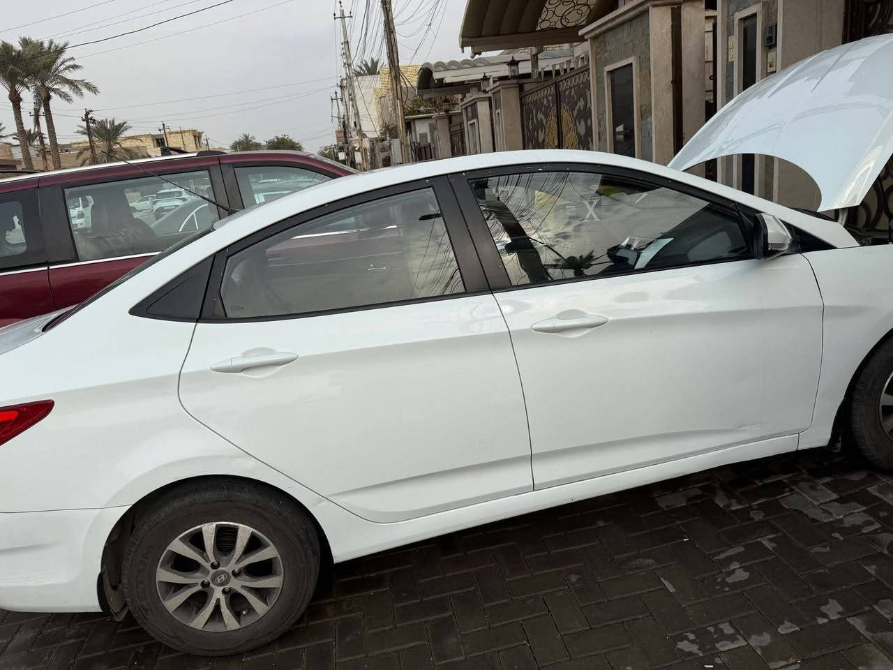 السلام عليكم 
اكسنت موديل 16 خليجي رقم بغداد انكليزي . محرك 1600 . السيارة نضيفه  مواصفاتها معروفه وشادلها شاشه وكامرة السيارة بيها ٣ قطع صبغ فقط بدون دواخل السعر ٩٥ مكاني البلديات للاستفسار ***********
