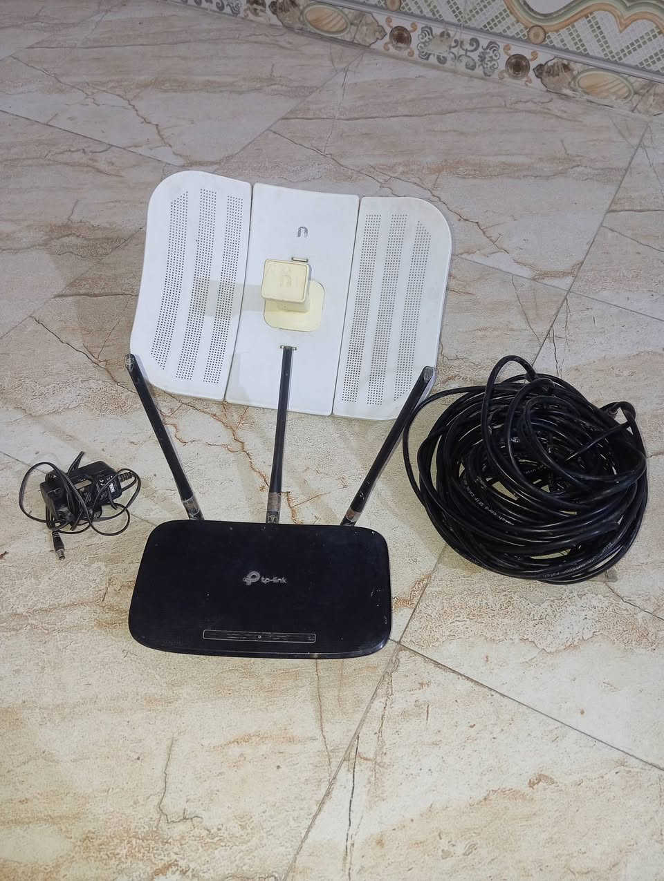 شبكه انترنت كامله مع ملحقاتها نضيفه جدا السعر 65 وبيه مجال ***********
