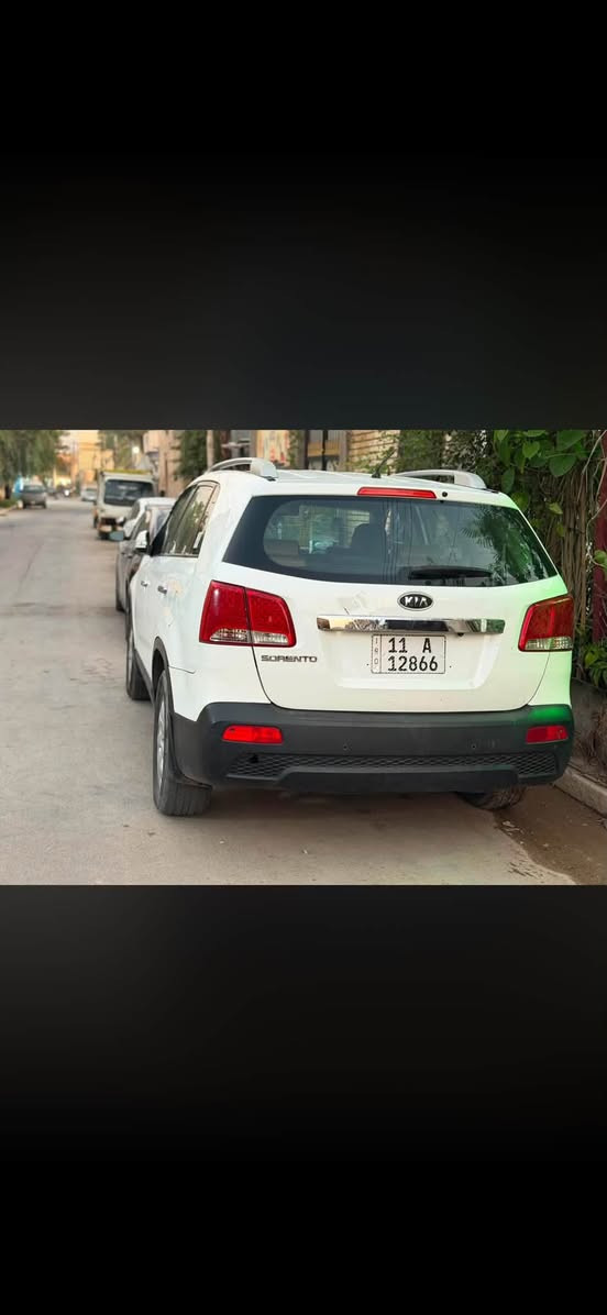 سورنتو مديل 13 
خليجي مكفوله من ضربة 
مكينة 2400 دوش 4 سلندر 
7 راكب 
مواصفات عدى البصمه
تحكمات جهتين 
معدل 120 جرس 
اشاير مري 
مري شفط
تبريد 3 قطع 
زوج تاير جديد باتري جديد 
السياره خير من الله 
بيها رش صبغ فقط موضح بالسونار
رقم بغداد بأسمي
سعر 118$
*********** مكاني بغداد
