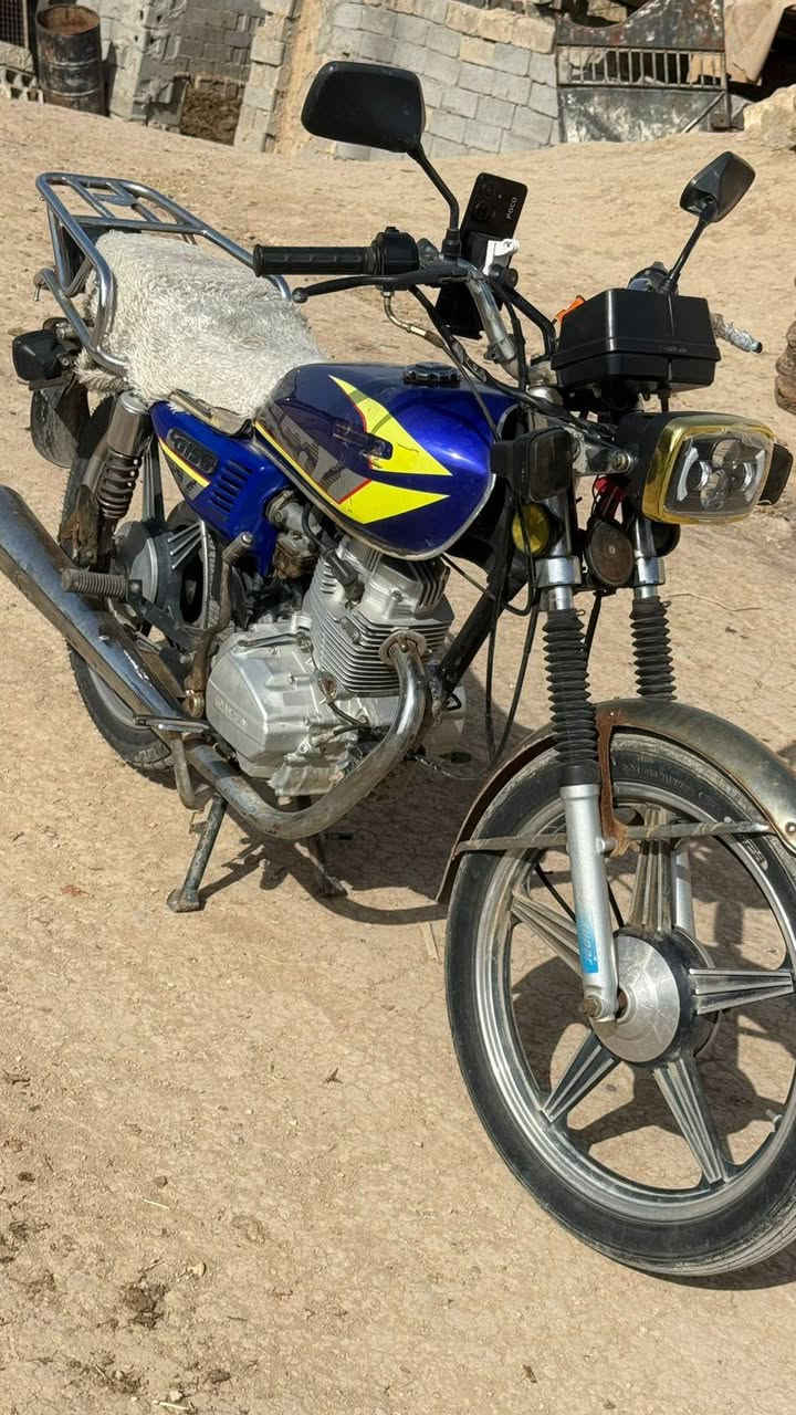 من رخصة الادمن المحترم سلام عليكم دراجه ايرانيه سيفان موديل 2023  مكفوله من كلشي كهربائيات شغاله كله بس باتري نقص أوراق اصوليه شرط الفحص محرك بلادي مامفتوح بيه برغي تايرات جدد انكر سلف واطلع ترايك وين ميعجبك السعر ب500 وبيه مجال لشراي اتصال فقط *********** العنوان بغداد حي البتول.   الاسيا واتساب ***********
