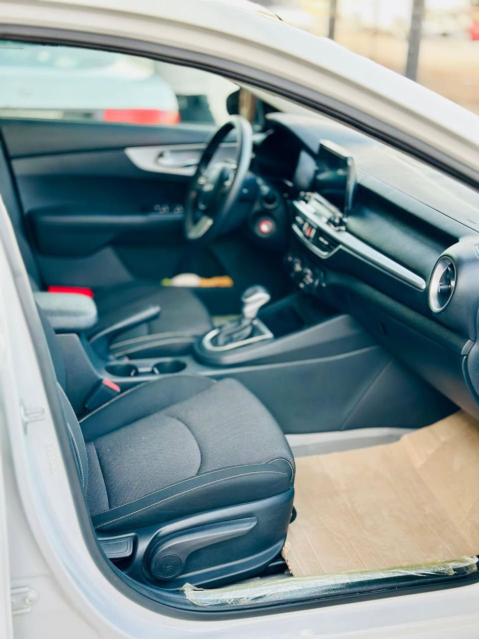 السلام عليكم
للبيع كيا فورتي 
موديل 2022
رقم : ذي قار حرة باسمي 
المسافة المقطوعة : 30
محرك 2000 دوش سيارة جاهزه من كل النواحي وارد امريكي حادث بس جاملغ الايمن صور الحادث مرفقه مع الصور 
السعر 158$ بيه مجال قليل
مكان ذي قار سوق الشيوخ 
ارجو المعذره من عدم الرد السبب ما متواجد عل فيس اتصل بل خدمة
***********
