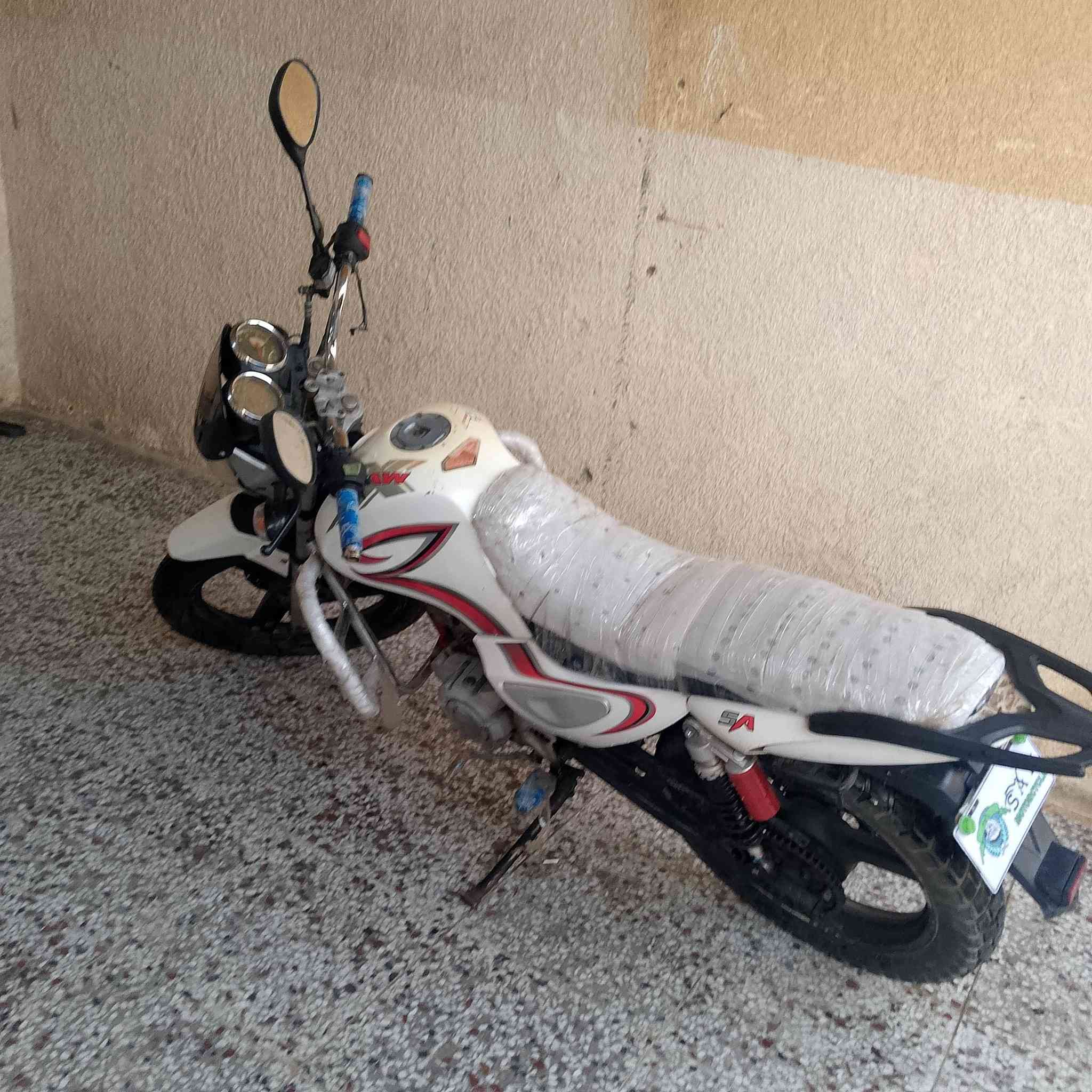 السلام عليكم
رمضانكم كريم و مبارك
دراجة ،MZ عالي للبيع 
السعر 500 وبيها مجال حك الجيه 
غير متواجد عالفيس فقط على الاتصال على هذا الرقم 
***********
