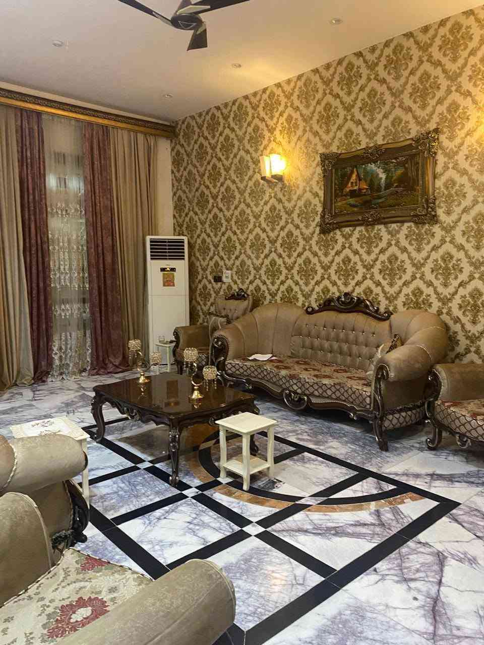 سلام عليكم للبيع مساحه ٢٥٠ م طابو بناء حديث درجه اولى استفسار ***********وات ساب
