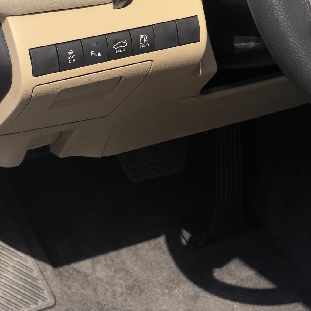 كامري 2023LE  محرك 4 سلندر 2500 هايبرد خليجي وكاله عبد الطيف  ماشيه 30الف جديدة بدون نقص بيع مستعجل سعر مناسب رقم بغداد بسمي 
 
بصمة تشغيل وابواب وصندوك
توقف ذاتي 
3 وضعيات قيادة
تنبه الخروج من المسار
هندبريك بصمة
اوتو هولد
نقطة عمياء
مرايا تعتيم 
حساس ضغط الايطارات
هيترات بالمراية
جام 4 اوتو
انارة داخليه لد
ويل 18 
وبعد بيه مواصفات الخليجي 
السعر 215 وبيه مجال قليل كلش 
***********
***********
