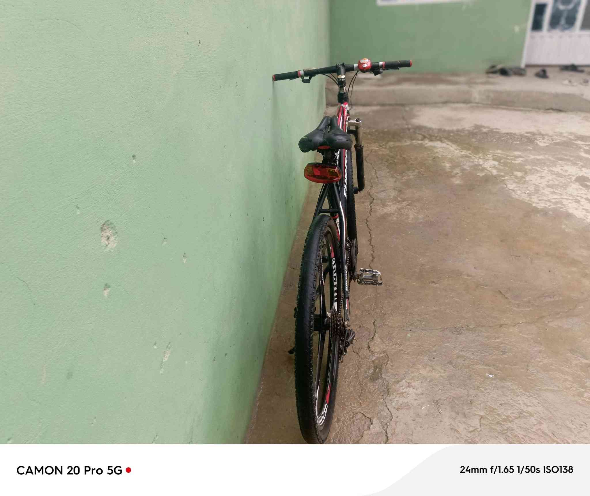 سلام عليكم اخوان عندي هاذ البايسكل للبيع البايسكل كلشي ما بيه بس ينرادله طفاريات البايسكل رياضي كيوره شغاله
صطاب بس الورا شغال اما الكدام ينرادله قمچه اصطاب الورا اب مكانو يكضب 
اشتريد تعرف عن البايسكل تفضل خاص 
السعر 80قفلو للطيبين 70جوا 70اعذرني 
مكاني جانب الايمن منطقة امشيرفه الثانيه شارع 60


**إذا كنت صاحب هذا الإعلان وتريد حذفه لأي سبب، رجاءا أرسل رسالة إلى الدعم الفني**