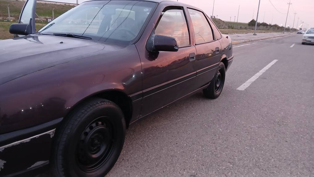 اوبل فكترا  موديل ١٩٩٢
رقم سليمانيه دولي جديد  بسمي
هزه هم جديد  
دفتر بانزين بيه 
بدون ضربه ولا خياس
بدون صبغ صبغه بلادي 
قفل مركزي 
سياره جديده بدون ضربه مكفوله من جميع نواحي 
سعره 43$ بيه مجال 
*********** ديبيس, كركوك
