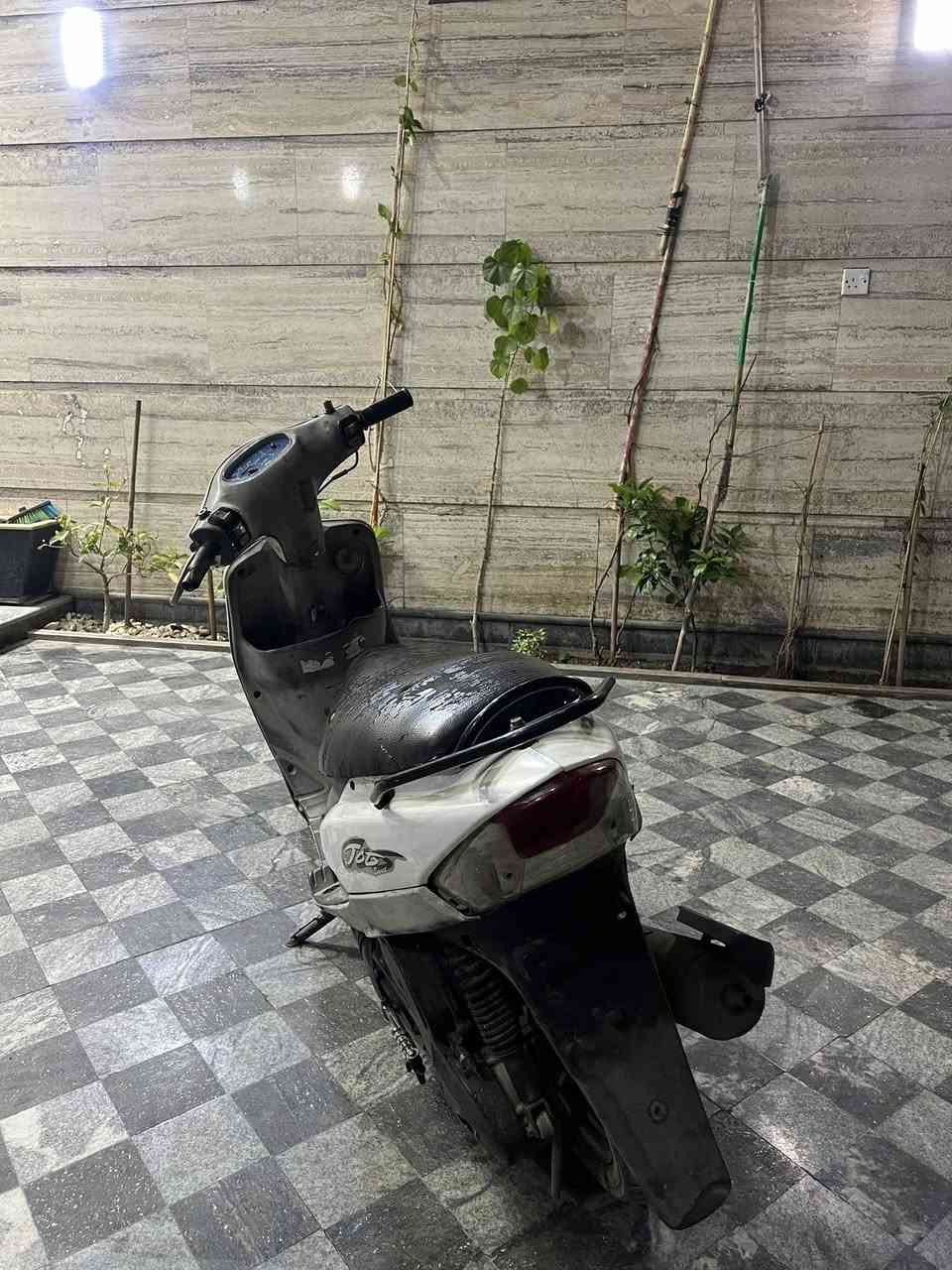 سلام عليكم شباب دراجة ماكس منغولي شباب دراجة تشغتل وتمشي بيهة فقط نواقص جانت متروكة وقبل فترة شغلتهة ابيعلك كوم حديد وكفلهة من السرقة سعر 275 لتواصل ‭
***********
