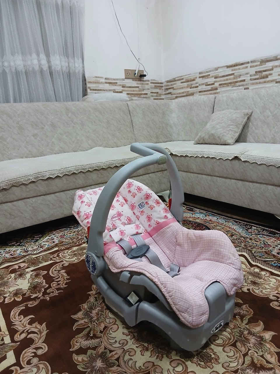 کاریکۆتی مناڵ وەک کورسی ناوسەیارەش بەکاریەت ئەوروپیە مارکەی evenflo زۆر تازەو بێعەیبە ، قاعیدەکەی خۆی لەگەڵایە ، قایشی بەستنەوەی هەیە ، زۆر تۆکمەیە و لەتازە لەدایک بوەوە بۆی ئەبێ تانزیکی دوساڵ
سعریشی زۆر گونجاوە قفڵی 15 هەزارە بێ معامەلە
سلێمانی ، گەیاندن هەیە*********** السليمانية, العراق
