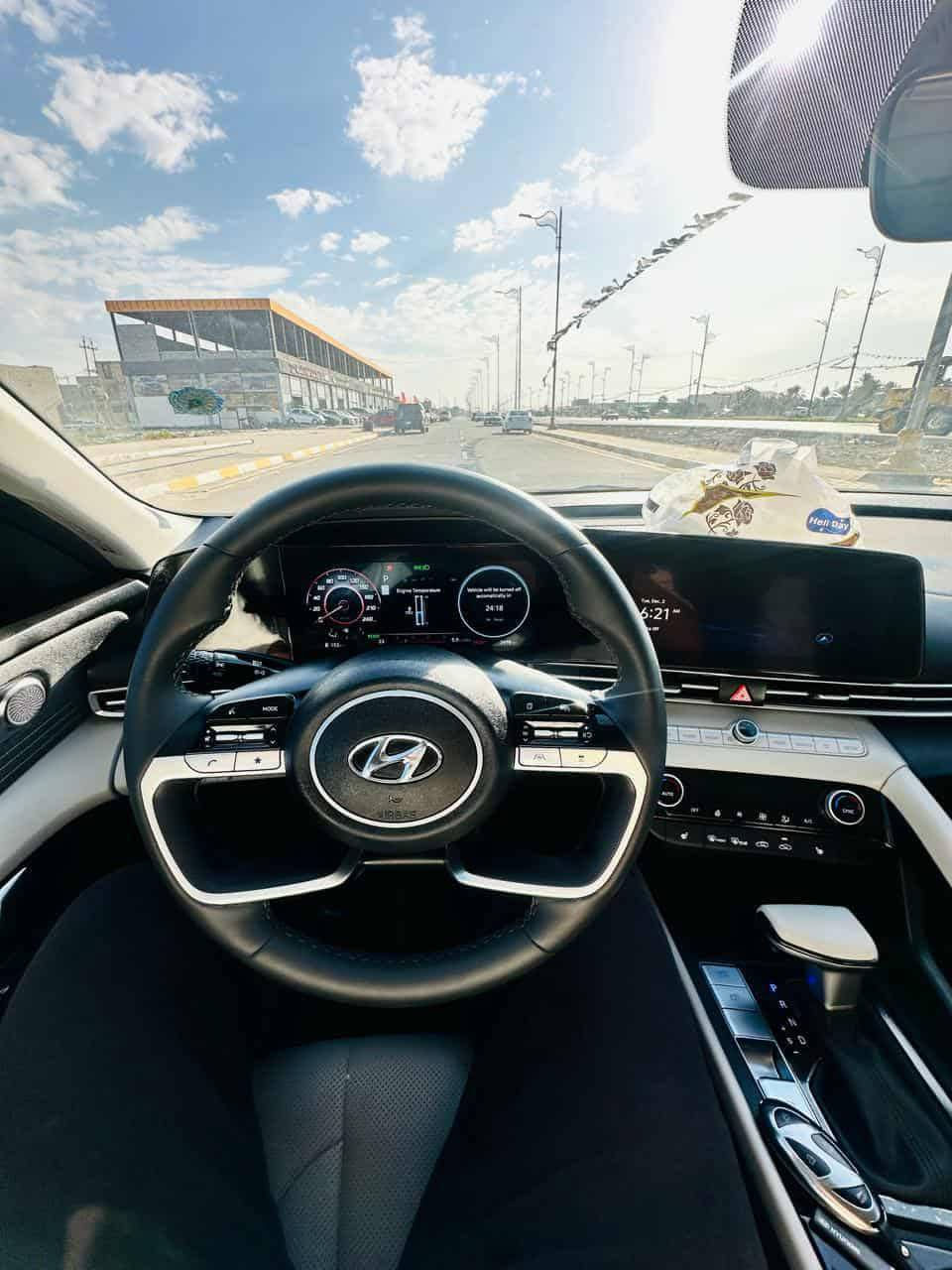 السلام عليكم 

النترا هايبرد 2023 امريكي حادث جاملغ بدون دواخل  وحافه الباب مصلح بارد جاملغ تبديل بلادي 

السياره بسمي تحويل ثاني يوم

فول موصفات

مواصفات لمتد limited

١-بصمة تشغيل ابواب وصندوك. (بصمة ابواب لمس)

٢-فتحة سقف ( سلايد روف )

٣-محرك 1.6

٤-كاميره  خلفية دوارة

٥-رادارات 360 درجة ( امامي جانبي خلفي ) تمنع التصادم الامامي والجانبي والخلفي

٦-التحذير عند فتح الباب

٧-تحكمات ستيرن 4 جهات

٨-دشبول شاشة 4 وضعيات للعدادات

٩- 3 وضعيات قيادة ( عادي سبورت ذكي )

١٠- مثبت سرعة ذكي ( التحذير عند مغادرة المسار )

‏١١-Auto Hold التوقف لفترات قصيرة

١٢-الهاند بريك بصمة

١٣-شاشة بلازمة حجم كبير لمس تدعم نظام الابل كار بلي والاندرويد اوتو بدون كيبل يربط التلفون واير ليس و GPS

١٤-شحن واير ليس

١٥-ويل كب ١٧ مميز

١٦-نظام الصوت Bose عدد السماعات 8

١٧-تشغيل عن بعُد

١٨-اشاير بال مري

١٩-اضواء ترحيب عند الاقتراب

٢٠-لايت لد 3عدسات وسكنات لد

٢١-كشنات جلد السايق كهرباء

٢٢-نقطة عمياء

٢٣-تدفئة/ تبريد بالكشنات

٢٤- لد متغير الالوان 12 لون على طول الدشبول

٢٥- كير اوتماتيك و S عادي

٢٦-تحديد مسار وقيادة ذاتية  ورادار امامي

٢٧- مانع انزلاق
***********

للاتصال
سعر ١٦٠بي مجال 

عنوان بغداد حي جهاد
