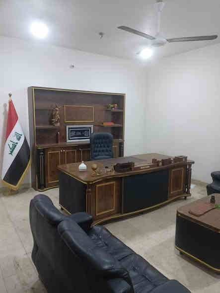 غرفة مكتب جاهزة نظيفة جدا اصحاب الشركات مكاتب اني صارت عليه 3 ملايين ونص استخدام شهرين رايدها بملونين ونص وهم بيها مجال المكان نجف للاستفسار /***********
