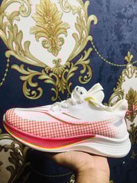 حذاء رياضي • خفيف الوزن • مقاس ٤١