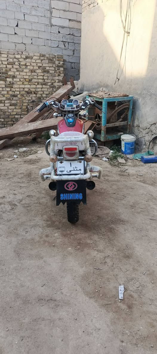 السلام عليكم شباب
دراجه جونده للبيع موديل 16 أصولي اوراق دراجه حلوه ونضيفه خير من الله *********** مامتواجد ع فيس السعر 750 وبيها مجال
