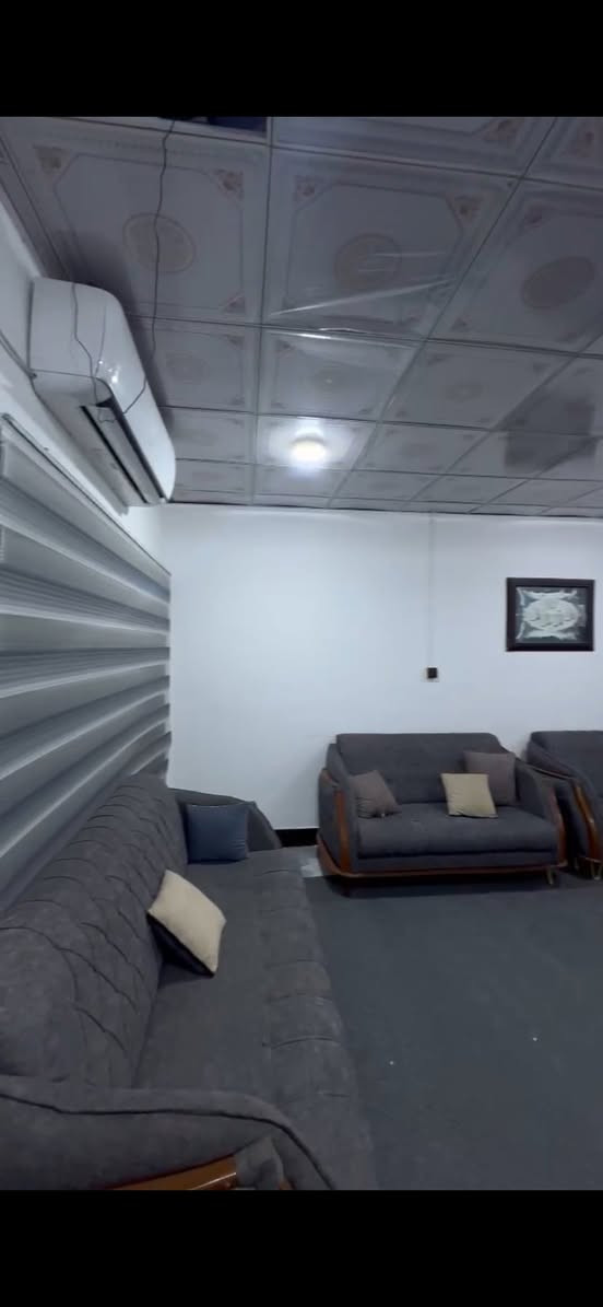بيت للايجار للشركات او المكاتب على شارع العام الطويسه مقابل الريان سنتر
البيت موثث يتاجر او بدون اثاث غرفتين وصاله ومخزن ومطبخ وصحيات وكراج
البيت موقع تجاري ممتاز جدا  الايجار مليون ونص

للاستفسار ***********
