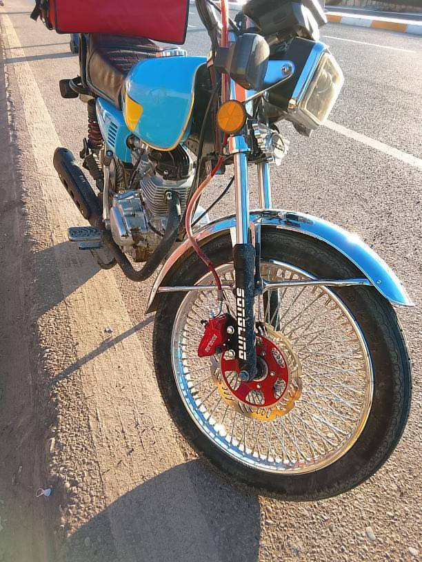 السلام عليكم دراجه تايكر موديل 2026 صارلها شهر ونزلتها جديده كفاله عامه اي نقص مابيها كولشي مابيها اوراق كامله رايدها 700 بيها مجال نتفق عليه خاص  وه عندك فقط دبل عواج خفيفه كلش اهم انقصلك من سعرها رقمي ***********
