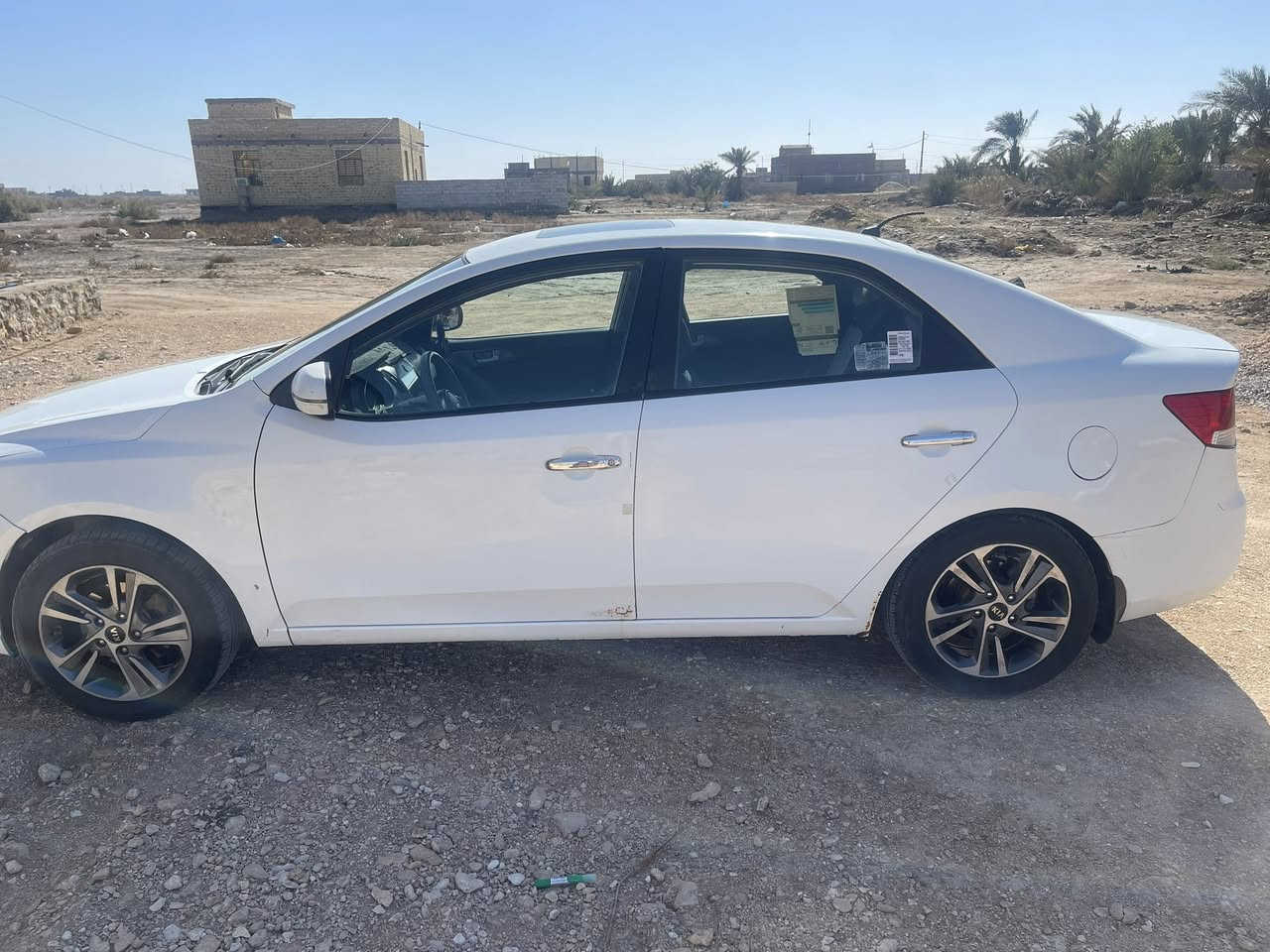 السلام عليكم سيراتو موديل 2012 رقم بصره بسمي مكان السياره السماوه بيه جاملغ الايسر مبدل فقط سعر 95او بيه مجال رقم الهاتف ***********
