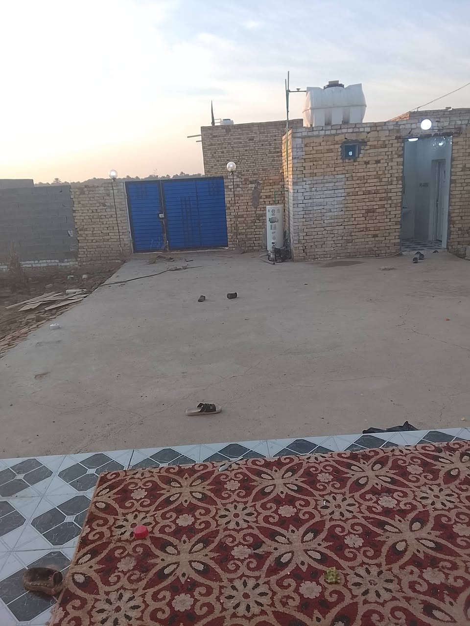 سلام عليكم
بيت زراعي داخل بطابو ذاك صوب حي السلام مساحه 800
باقي تفاصيل تصال 
***********

